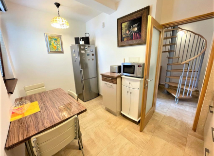 Herceg Novi Kamenari'de geniş deniz manzaralı dubleks daire, Montenegro da satılık emlak, Baosici da satılık ev, Baosici da satılık emlak