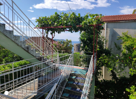 Üç Katlı Daireli Ev, Herceg Novi, Karadağ da satılık havuzlu villa, Karadağ da satılık deniz manzaralı villa, Baosici satılık müstakil ev