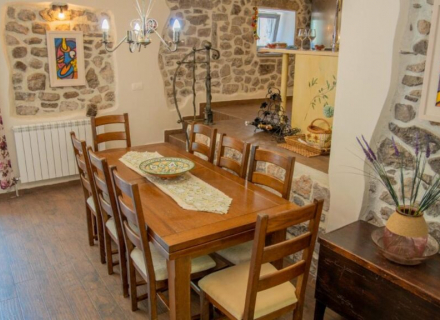 1,888 / 5,000 Renoviertes Steinhaus zum Verkauf auf der Halbinsel Luštica, Villa in Lustica Peninsula kaufen, Villa in der Nähe des Meeres Krasici