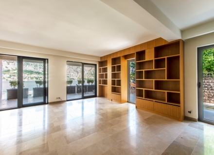 Erstaunliche Luxusapartments zum Verkauf mit Blick auf die Bucht und die Altstadt von Kotor, Kotor-Bay Hausverkauf, Dobrota Haus kaufen, Haus in Montenegro kaufen