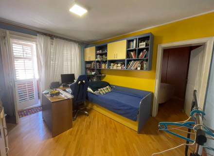 Herceg Novi'nin merkezinde iki yatak odalı geniş daire, Baosici dan ev almak, Herceg Novi da satılık ev, Herceg Novi da satılık emlak