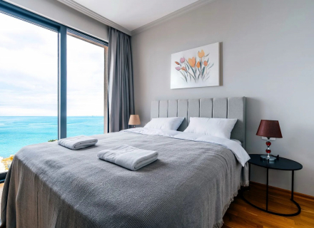 Ein Ferienhausdorf mit vier Häusern in Reževići, Montenegro Immobilien, Immobilien in Montenegro