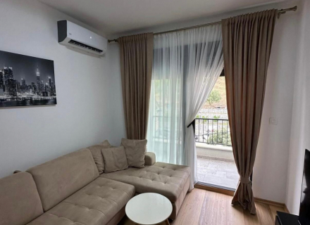 Dieses voll möblierte Studio-Apartment in der begehrten Gegend von Mažina steht zum Verkauf.