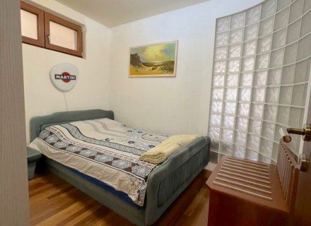 Apartment mit zwei Schlafzimmern in Budva, nur 200 m vom Meer entfernt, Verkauf Wohnung in Becici, Haus in Montenegro kaufen