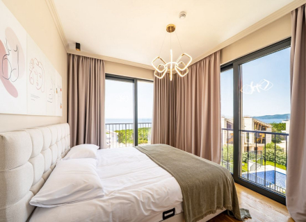 Ein Ferienhausdorf mit vier Häusern in Reževići, Villa in Region Budva kaufen, Villa in der Nähe des Meeres Rezevici
