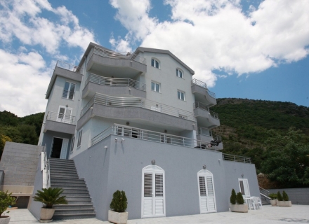 Predivan hotel u Bečićima, nekretnine u Crnoj Gori, nekretnine Crna Gora
