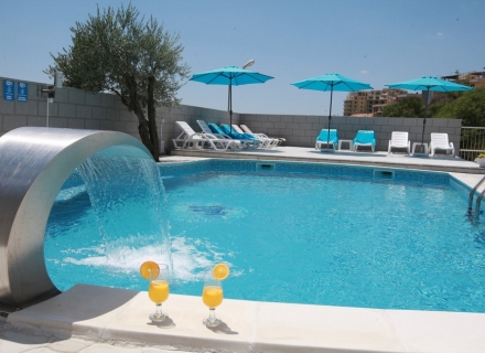 Schönes Hotel in Becici, Immobilien mit hohem Mietpotential Region Budva, Hotel in Becici kaufen