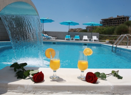 Hotel mit Pool in Becici, MONTENEGRO

Dringender Verkauf! Schickes, neues Hotel in Becici mit Swimmingpool.