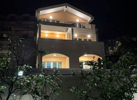 Budva'da deniz manzaralı üç katlı ev, Karadağ Villa Fiyatları Karadağ da satılık ev, Montenegro da satılık ev, Karadağ satılık villa