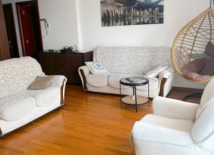 Petrovac'ta Deniz Manzaralı İki Yatak Odalı Daire, becici satılık daire, Karadağ da ev fiyatları, Karadağ da ev almak