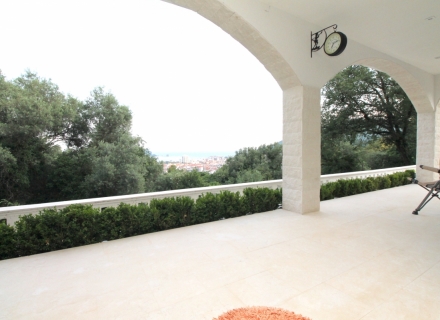 Panorama-Haus mit Meerblick in Budva, Villa in Region Budva kaufen, Villa in der Nähe des Meeres Becici