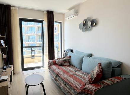 Ein Schlafzimmer in Becici an der Frontlinie, Wohnung mit Meerblick zum Verkauf in Montenegro, Wohnung in Becici kaufen, Haus in Region Budva kaufen
