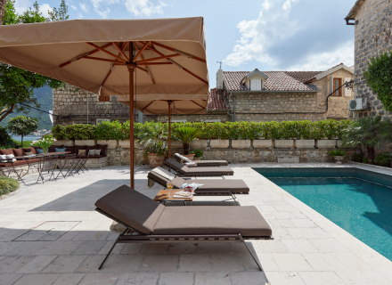 Perast'ın kalbinde satılık villa, Karadağ pazarındaki harika ve eşsiz mülk:, Karadağ da satılık havuzlu villa, Karadağ da satılık deniz manzaralı villa, Dobrota satılık müstakil ev