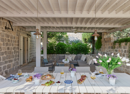 Perast'ın kalbinde satılık villa, Karadağ pazarındaki harika ve eşsiz mülk:, Karadağ da satılık havuzlu villa, Karadağ da satılık deniz manzaralı villa, Dobrota satılık müstakil ev
