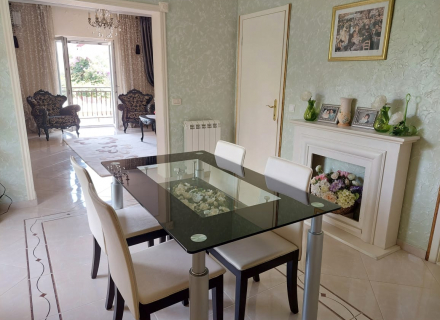 Sakin bir bölgede geniş daire, Igalo, Herceg Novi, Karadağ da satılık ev, Montenegro da satılık ev, Karadağ da satılık emlak