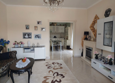 Sakin bir bölgede geniş daire, Igalo, Herceg Novi, Montenegro da satılık emlak, Baosici da satılık ev, Baosici da satılık emlak