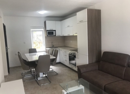 Ilk hattında ev, Kostanjica'da, Dobrota satılık müstakil ev, Dobrota satılık müstakil ev, Kotor-Bay satılık villa