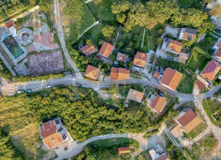 Zum Verkauf steht ein urbanisiertes Grundstück für den Bau einer Villa in Budva, Lastva

Die Fläche des Grundstücks beträgt 401m2.