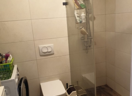 Wohnung in erster Linie mit herrlichem Meerblick und großem Vermietungspotenzial, Wohnung mit Meerblick zum Verkauf in Montenegro, Wohnung in Bar kaufen, Haus in Region Bar and Ulcinj kaufen