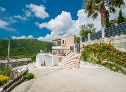 Becici'de Yeni Villa, Karadağ da satılık havuzlu villa, Karadağ da satılık deniz manzaralı villa, Becici satılık müstakil ev