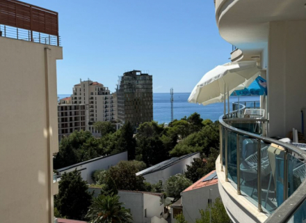 Zwei-Zimmer-Wohnung in Bečići zu verkaufen, nur 400 Meter vom Meer entfernt.