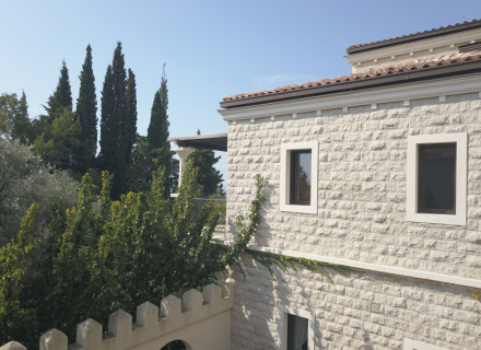 Luksuzna vila u Crnoj Gori, smeštena na zadivljujućem Jadranskom moru., Region Budva kupiti kuću, Becici kuća prodaja