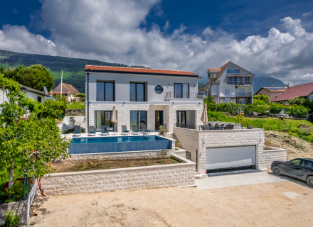 Moderna vila u Tivtu sa bazenom, Nekretnine Crna Gora, nekretnine u Crnoj Gori, Region Tivat prodaja kuća