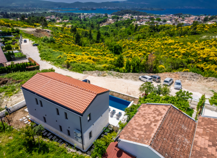 Moderna vila u Tivtu sa bazenom, Bigova kuća kupiti, kupiti kuću u Crnoj Gori, kuća s pogledom na more u Crnoj Gori