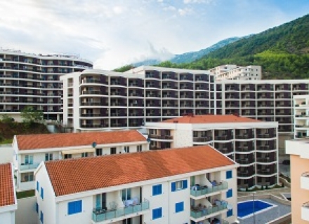 Prodajem stan sa pogledom na more u Bečićima, Budvanska rivijera Crna Gora.