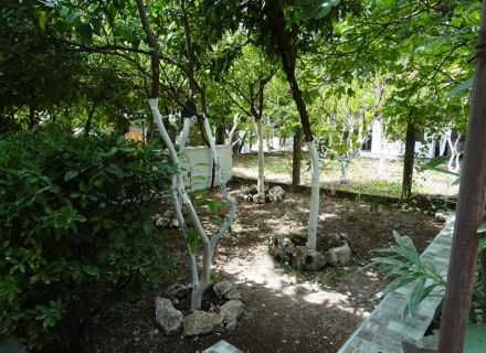 Orahovac'da Müstakil Ev, Karadağ da satılık havuzlu villa, Karadağ da satılık deniz manzaralı villa, Dobrota satılık müstakil ev