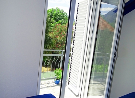 Orahovac'da Müstakil Ev, Karadağ da satılık havuzlu villa, Karadağ da satılık deniz manzaralı villa, Dobrota satılık müstakil ev