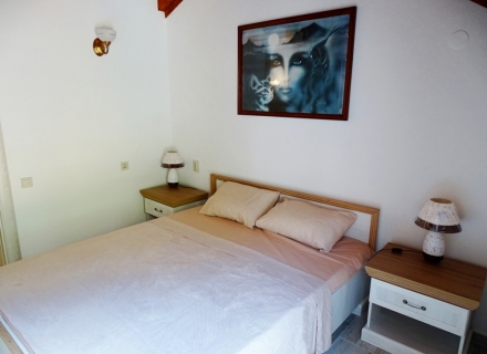 Orahovac'da Müstakil Ev, Karadağ da satılık havuzlu villa, Karadağ da satılık deniz manzaralı villa, Dobrota satılık müstakil ev