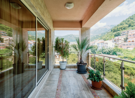 Three Bedroom Apartment in Two Levels in Budva, prodaja stana u Becici, kupovina kuće u Crnoj Gori, kupovina stana na moru u Crnoj Gori