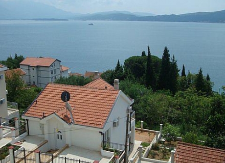 Kotor Koyu'nun panoramik manzaralı ev, Karadağ satılık ev, Karadağ satılık müstakil ev, Karadağ Ev Fiyatları