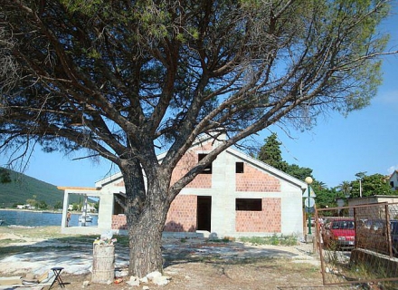 İlk sahil şeridinde harika bir arsa, Montenegro da satılık arsa, Montenegro da satılık imar arsası