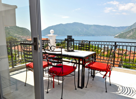 Prelijep penthouse na prodaju u Risnu sa fenomenalnim pogledom na more, Nekretnine u Crnoj Gori, prodaja nekretnina u Crnoj Gori, stanovi u Kotor-Bay
