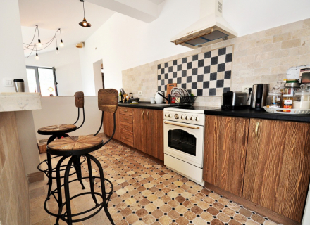 Prelijep penthouse na prodaju u Risnu sa fenomenalnim pogledom na more, prodaja stanova u Crnoj Gori, stanovi u Crnoj Gori prodaja, prodaja stana u Kotor-Bay