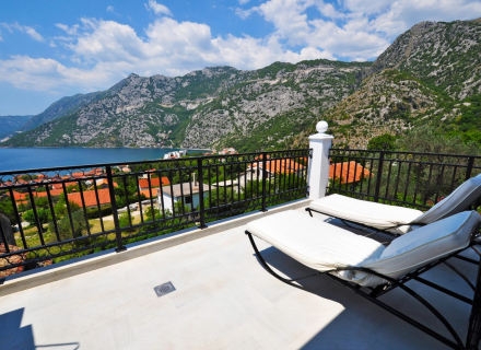 Prelijep penthouse na prodaju u Risnu sa fenomenalnim pogledom na more, Nekretnine u Crnoj Gori, prodaja nekretnina u Crnoj Gori, stanovi u Kotor-Bay