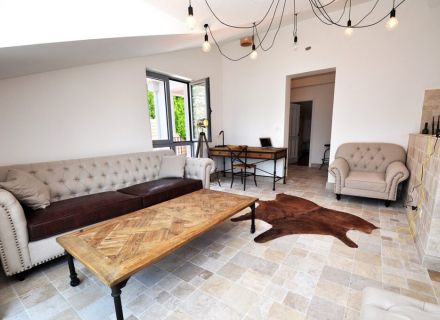 Prelijep penthouse na prodaju u Risnu sa fenomenalnim pogledom na more, prodaja stanova u Crnoj Gori, stanovi u Crnoj Gori prodaja, prodaja stana u Kotor-Bay