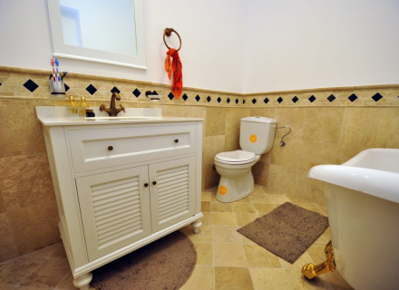 Prelijep penthouse na prodaju u Risnu sa fenomenalnim pogledom na more, kupoviti stan u Dobrota, prodaja kuće u Kotor-Bay, kupiti stan u Crnoj Gori