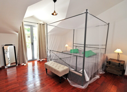 Prelijep penthouse na prodaju u Risnu sa fenomenalnim pogledom na more, prodaja stanova u Crnoj Gori, stanovi za izdavanje u Dobrota, prodaja stanova