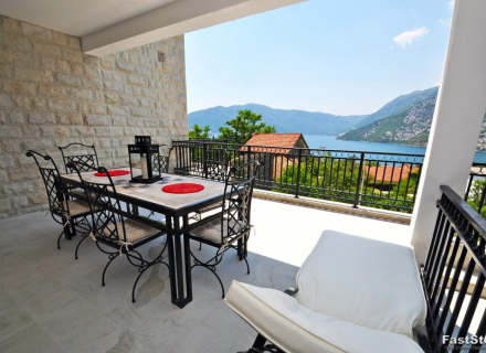 Risan'da satılık güzel tasarımlı ve muhteşem deniz manzaralı hoş daireler, Dobrota dan ev almak, Kotor-Bay da satılık ev, Kotor-Bay da satılık emlak