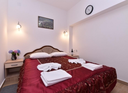 Budva'da daireler ile Vila, Kotor da Satılık Hotel, Karadağ da satılık otel, karadağ da satılık oteller