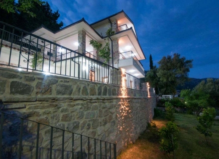 Schönes Steinhaus mit Panoramablick auf das Meer in Budva, Haus mit Meerblick zum Verkauf in Montenegro, Haus in Montenegro kaufen