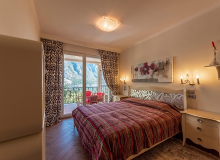 Trosobni townhouse sa bazenom u mirnom naselju u Orahovcu, Nekretnine Crna Gora, nekretnine u Crnoj Gori, Kotor-Bay prodaja kuća
