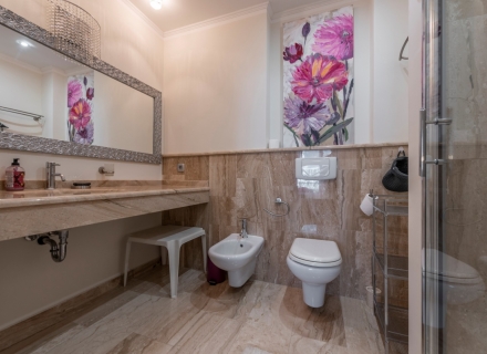 Trosobni townhouse sa bazenom u mirnom naselju u Orahovcu, Dobrota kuća kupiti, kupiti kuću u Crnoj Gori, kuća s pogledom na more u Crnoj Gori