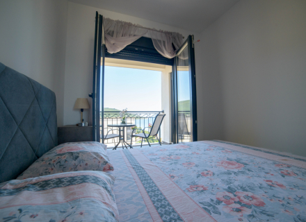 Urokliwy apartament z widokiem na morze w pobliżu Porto Novi, Czarnogóra nieruchomości, nieruchomości w Czarnogórze, mieszkania w Herceg Novi, apartamenty w Herceg Novi