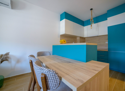 Urokliwy apartament z widokiem na morze w pobliżu Porto Novi, mieszkanie na sprzedaż w Herceg Novi, sprzedam mieszkanie w Baosici, kup dom w Czarnogórze