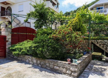 Biele'de harika bir bahçeye sahip üç katlı ev, Baosici satılık müstakil ev, Baosici satılık müstakil ev, Herceg Novi satılık villa