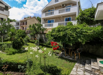 Biele'de harika bir bahçeye sahip üç katlı ev, Herceg Novi satılık müstakil ev, Herceg Novi satılık müstakil ev